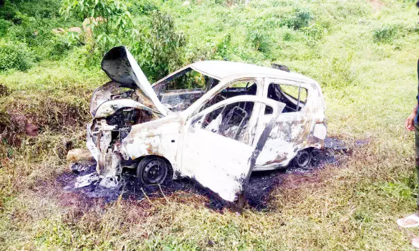 ഓടിക്കൊണ്ടിരുന്ന കാർ കത്തി