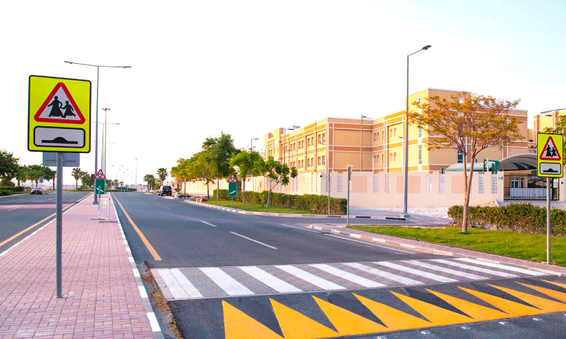 സ്കൂൾ പരിസരത്തെ റോഡുകളിൽ നിർമിച്ച ഹമ്പ് സ്കൂൾ പരിസരത്തെ റോഡുകളിൽ നിർമിച്ച ഹമ്പ്