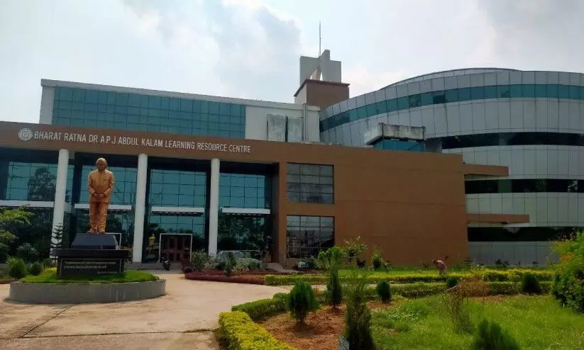 ഇന്ത്യാ വിരുദ്ധ പോസ്റ്റിന് ‘ലവ്’ ഇമോജി; എൻ.ഐ.ടിയിലെ ബംഗ്ലാദേശി വിദ്യാർഥിനിയെ തിരിച്ച‍യച്ചു