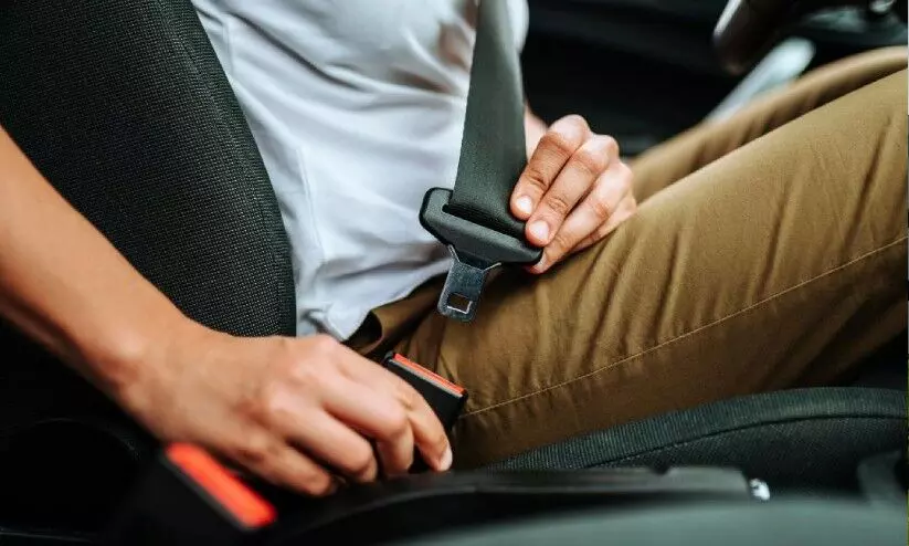 പിന്‍സീറ്റിലും സിറ്റ്‌ബെല്‍റ്റ് നിര്‍ബന്ധമാക്കാനൊരുങ്ങി കേന്ദ്രം; അടുത്ത വർഷം പ്രാബല്യത്തില്‍ വരും
