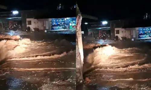 ഉരുൾപൊട്ടിയ വിലങ്ങാട്ട് ശക്തമായ മഴ, മലവെള്ളപ്പാച്ചിൽ; ടൗൺ പാലം വീണ്ടും മുങ്ങി