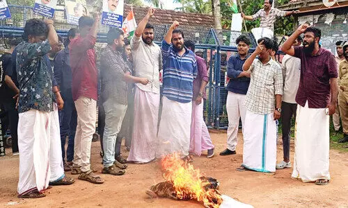 മുകേഷിന്‍റെ രാജി: മാർച്ച്, സംഘർഷം