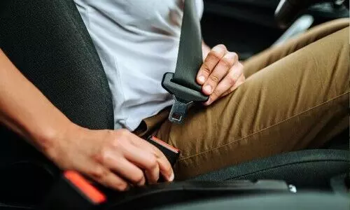 പിന്‍സീറ്റിലും സിറ്റ്‌ബെല്‍റ്റ് നിര്‍ബന്ധമാക്കാനൊരുങ്ങി കേന്ദ്രം; അടുത്ത വർഷം പ്രാബല്യത്തില്‍ വരും