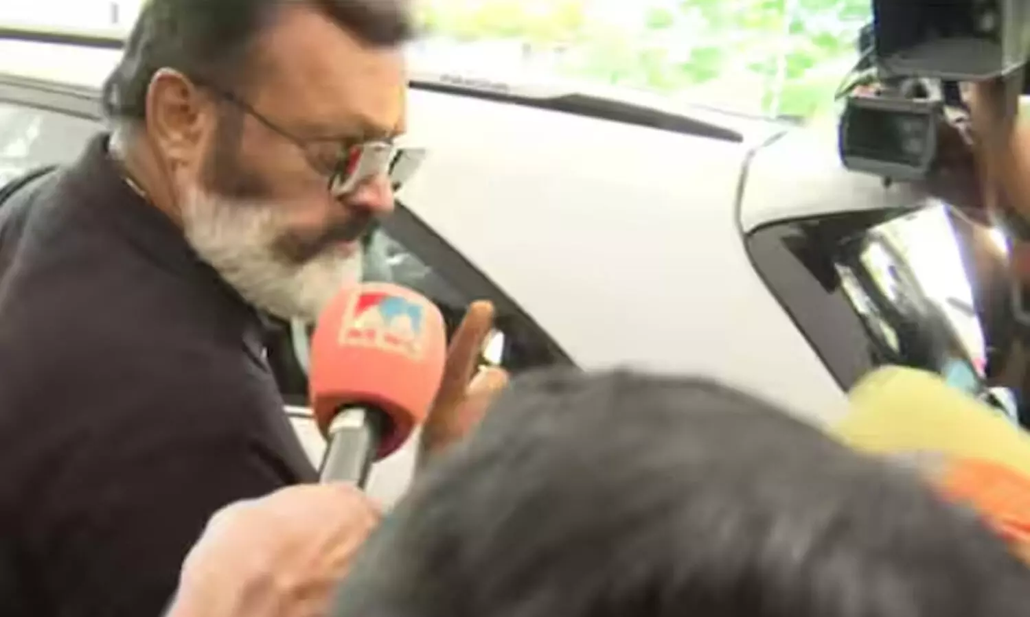 മാധ്യമപ്രവർത്തകരെ കൈയേറ്റം ചെയ്ത സംഭവം: സുരേഷ് ഗോപിക്കെതിരെ അന്വേഷണം