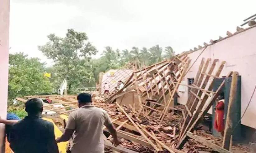 Kadaba Kundur Govt. schhol roof collapsed
