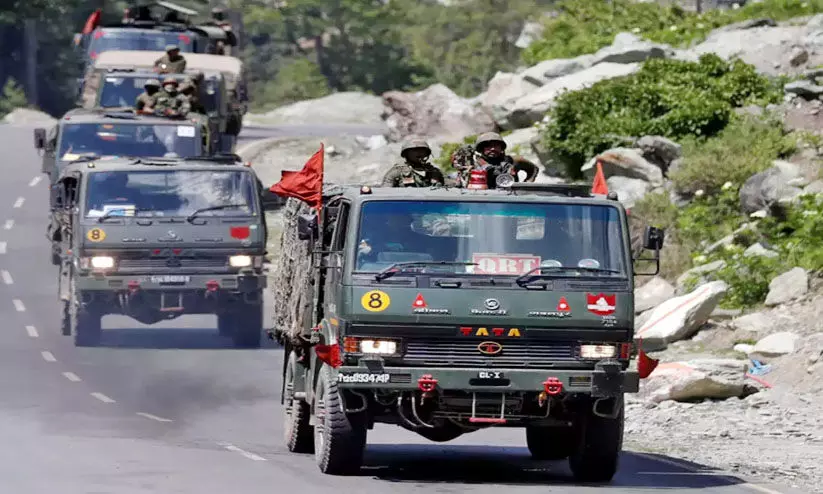 അരുണാചലിൽ ട്രക്ക് മലയിടുക്കിലേക്ക് മറിഞ്ഞ് മൂന്ന് സൈനികർ മരിച്ചു