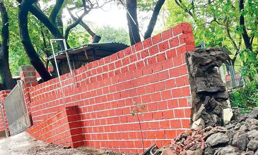 ഉരുൾപൊട്ടൽ സാധ്യതാ പ്രദേശത്ത് 2.3 ലക്ഷം ച. അടിയിൽ 30 അനധികൃത മതസ്ഥാപനങ്ങൾ; പൊളിച്ചുനീക്കാൻ ഉത്തരവ് ഉരുൾപൊട്ടൽ സാധ്യതാ പ്രദേശത്ത് 2.3 ലക്ഷം ച. അടിയിൽ 30 അനധികൃത മതസ്ഥാപനങ്ങൾ; പൊളിച്ചുനീക്കാൻ ഉത്തരവ്