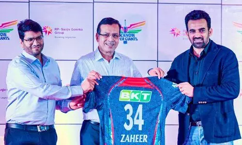 ലഖ്നൗ ടീമിൽ ഗംഭീറിന് പകരക്കാരനായി സഹീർ ഖാൻ; മെന്‍ററായി ചുമതലയേറ്റു