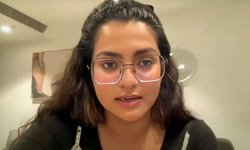 ഭീരുക്കളെ പോലെ അവർ ഒളിച്ചോടി; അമ്മ ഭരണസമിതിയുടെ രാജിയിൽ പ്രതികരിച്ച് പാർവതി ഭീരുക്കളെ പോലെ അവർ ഒളിച്ചോടി; അമ്മ ഭരണസമിതിയുടെ രാജിയിൽ പ്രതികരിച്ച് പാർവതി