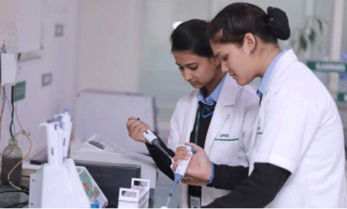 റെ​യി​ൽ​വേ​യി​ൽ പാ​രാ മെ​ഡി​ക്ക​ൽ സ്റ്റാ​ഫ്