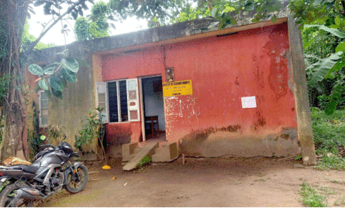 ഓഫിസ് കെട്ടിടം അപകട നിലയിൽ; ജീവനക്കാർ ഭീതിയിൽ