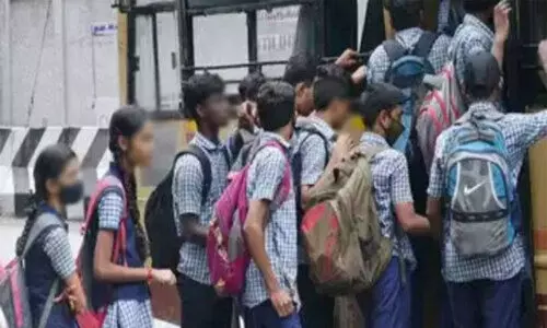 യാ​ത്ര ഇ​ള​വ് കാ​ർ​ഡ് അ​നു​വ​ദി​ക്കു​ന്ന​തി​ൽ അ​നാ​സ്ഥ; വി​ദ്യാ​ർ​ഥിക​ളും ബ​സ് ജീ​വ​ന​ക്കാ​രും തമ്മിൽ സം​ഘ​ർ​ഷം പ​തി​​വാകുന്നു