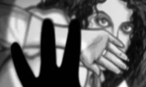 പിതാവിന്റെ അസുഖം മാറ്റാൻ മന്ത്രവാദം; 12 കാരിയെ ശ്മശാനത്തിലെത്തിച്ച് ബലാത്സംഗം ചെയ്ത 52 കാരൻ അറസ്റ്റിൽ