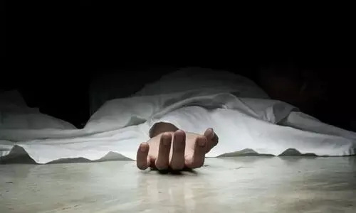 പേനക്ക് വേണ്ടി സഹോദരിയുമായി തര്ക്കം; തിരുവനന്തപുരത്ത് നാലാം ക്ലാസുകാരി ജീവനൊടുക്കിയ നിലയില് പേനക്ക് വേണ്ടി സഹോദരിയുമായി തര്ക്കം; തിരുവനന്തപുരത്ത് നാലാം ക്ലാസുകാരി ജീവനൊടുക്കിയ നിലയില്