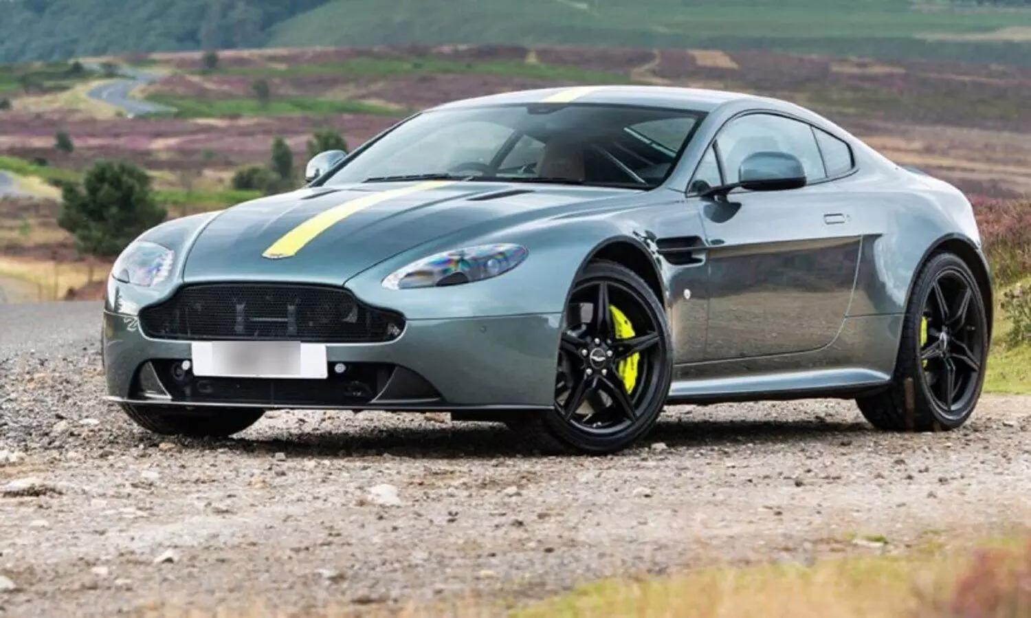 പുതിയ സൂപ്പർ കാർ ഇന്ത്യയിൽ അവതരിപ്പിച്ച് ആസ്റ്റണ്‍ മാര്‍ട്ടിന്‍; നിരത്തുകളിൽ വേഗരാജാവാകാൻ വാന്‍റേജ് വി 8