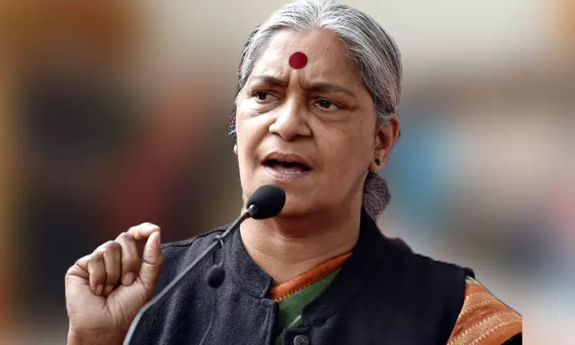 ആകയാൽ, മുകേഷ് രാജിവെച്ചേ തീരൂ