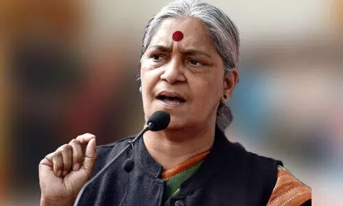 ആകയാൽ, മുകേഷ് രാജിവെച്ചേ തീരൂ