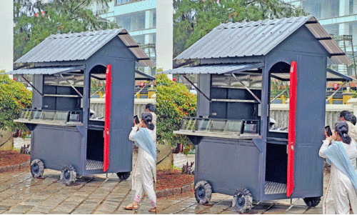 കടപ്പുറത്തെ ഭക്ഷണത്തെരുവ് മാതൃക തൊഴിലാളികൾ പരിശോധിച്ചു