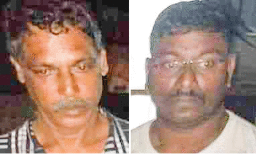 നാല് കിലോ കഞ്ചാവുമായി രണ്ടുപേർ പിടിയിൽ നാല് കിലോ കഞ്ചാവുമായി രണ്ടുപേർ പിടിയിൽ