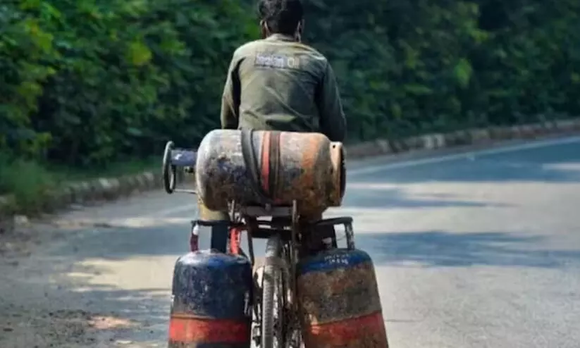 വാണിജ്യ പാചകവാതക സിലിണ്ടർ വില കൂട്ടി എണ്ണകമ്പനികൾ