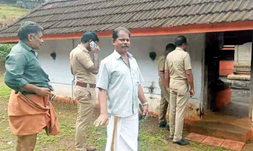 പാ​ഞ്ഞാ​ളി​ൽ മോ​ഷ​ണ പ​ര​മ്പ​ര; ഭ​ണ്ഡാ​ര​വും വ​ഴി​പാ​ട് കൗ​ണ്ട​റും കു​ത്തി​ത്തു​റ​ന്ന് പ​ണം ക​വ​ർ​ന്നു