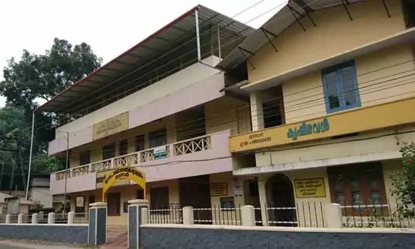 മൂന്നര വർഷത്തിനുള്ളിൽ ഏഴാമത്തെ സെക്രട്ടറിയും പോയി; മാന്നാർ ഗ്രാമ പഞ്ചായത്തിൽ സെക്രട്ടറിമാർ വാഴുന്നില്ല