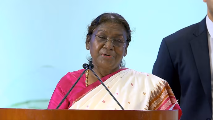 കേസുകൾ കെട്ടിക്കിടക്കുന്നത് ജുഡീഷ്യറി നേരിടുന്ന വെല്ലുവിളി -രാഷ്ട്രപതി കേസുകൾ കെട്ടിക്കിടക്കുന്നത് ജുഡീഷ്യറി നേരിടുന്ന വെല്ലുവിളി -രാഷ്ട്രപതി