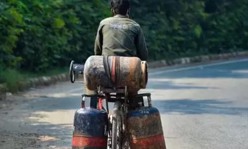 വാണിജ്യ പാചകവാതക സിലിണ്ടർ വില കൂട്ടി എണ്ണകമ്പനികൾ