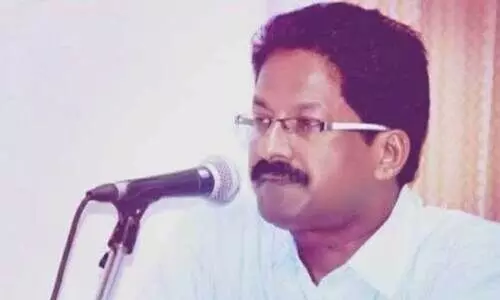 വി​ഷ്ണു​മം​ഗ​ലം കു​മാ​റി​ന് സ​ർ​ഗ​ധാ​ര സാ​ഹി​ത്യ പു​ര​സ്കാ​രം