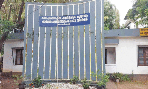 ഹാർബർ വകുപ്പ് ഓഫിസ് പൂട്ടാൻ ശ്രമം നടക്കുന്നതായി പരാതി