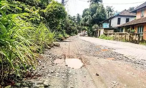 Infopark road broken