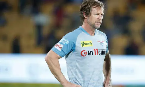 വിമാനം വൈകി, ലഭിച്ചത് പൊളിഞ്ഞ സീറ്റ്; എയർ ഇന്ത്യക്കെതിരെ പരാതിയുമായി ജോണ്ടി റോഡ്സ്