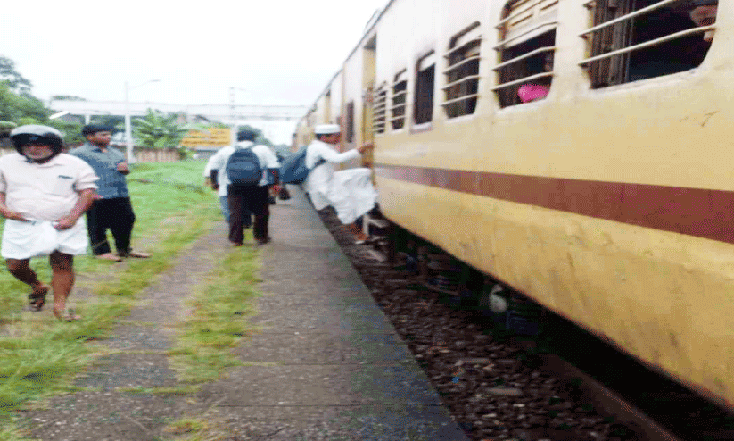 Eravipuram Railway Station Eravipuram Railway Station