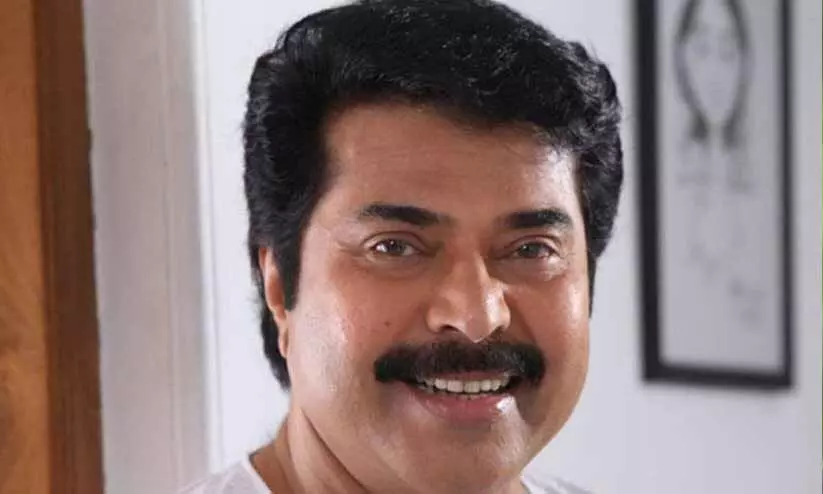 ഈ പ്രായത്തിലും എന്തൊരു ചെറുപ്പമായിരിക്കുന്നു എന്ന് കേള്ക്കുന്നതിനേക്കാളും രോമാഞ്ചവും വിപ്ലവവും ഉണ്ടതിൽ -മമ്മൂട്ടിക്കെതിരെ ഫേസ്ബുക്ക് കുറിപ്പ് ഈ പ്രായത്തിലും എന്തൊരു ചെറുപ്പമായിരിക്കുന്നു എന്ന് കേള്ക്കുന്നതിനേക്കാളും രോമാഞ്ചവും വിപ്ലവവും ഉണ്ടതിൽ -മമ്മൂട്ടിക്കെതിരെ ഫേസ്ബുക്ക് കുറിപ്പ്