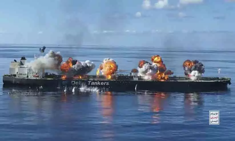 ചെങ്കടലിൽ രണ്ടു കപ്പലുകൾക്ക് നേരെ ആക്രമണം; പിന്നിൽ ഹൂതികളെന്ന് സംശയം