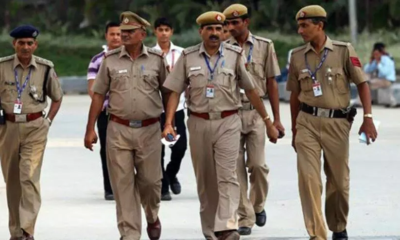 എക്സൈസ് കോൺസ്റ്റബിൾ റിക്രൂട്ട്മെന്റിനിടെ 12 പേർ കുഴഞ്ഞുവീണ് മരിച്ചു എക്സൈസ് കോൺസ്റ്റബിൾ റിക്രൂട്ട്മെന്റിനിടെ 12 പേർ കുഴഞ്ഞുവീണ് മരിച്ചു