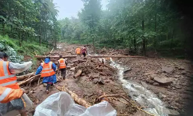 ഉരുള്പൊട്ടൽ: ചാലിയാറില്നിന്ന് ഒരു ശരീരഭാഗംകൂടി കണ്ടെടുത്തു ഉരുള്പൊട്ടൽ: ചാലിയാറില്നിന്ന് ഒരു ശരീരഭാഗംകൂടി കണ്ടെടുത്തു