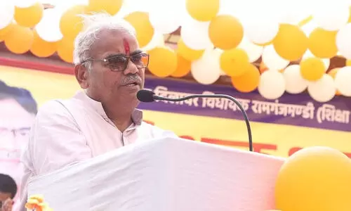 അക്ബറിനെ മഹാനെന്ന് വാഴ്ത്തുന്ന സ്‌കൂൾ പാഠപുസ്തകങ്ങൾ കത്തിക്കും -രാജസ്ഥാൻ വിദ്യാഭ്യാസ മന്ത്രി