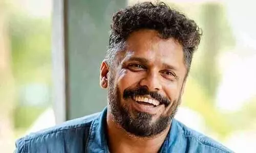 സിനിമ എടുത്താൽ മാഫിയ ആകില്ല, യഥാർഥ ലഹരിമാഫിയയെ കണ്ടെത്തണം -ആഷിഖ് അബു
