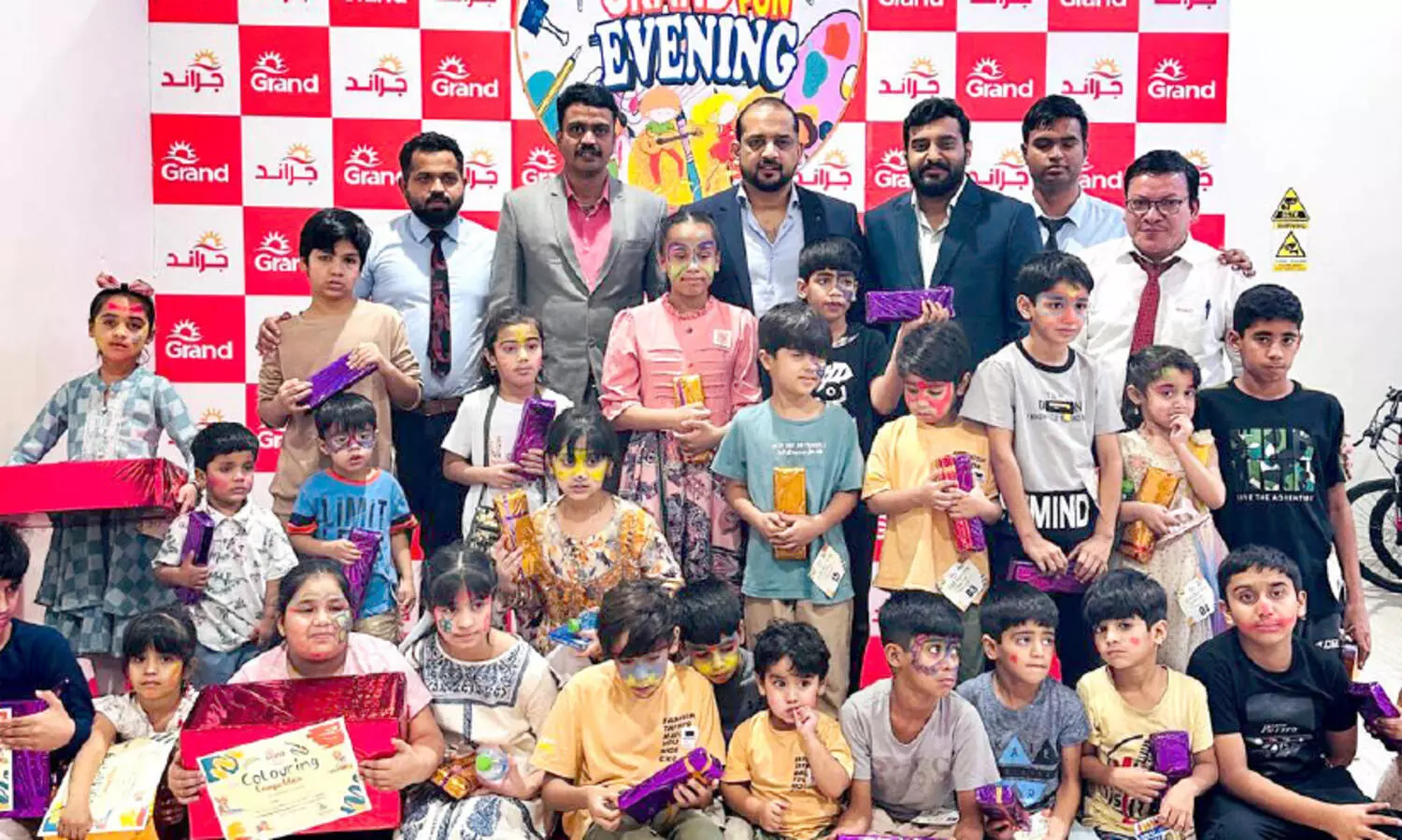 ഗ്രാ​ൻ​ഡ്മാ​ൾ ഹൈ​പ്പ​ർ​മാ​ർ​ക്ക​റ്റ്