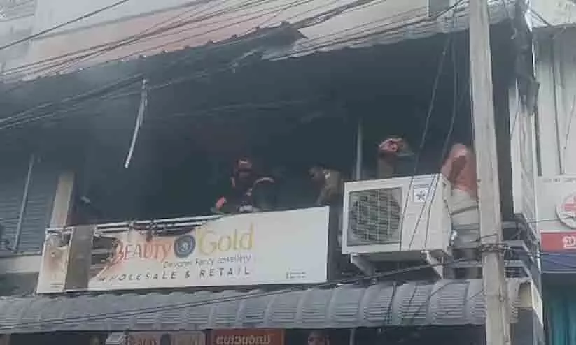 തിരുവനന്തപുരം പാപ്പനംകോട്ടെ ഇൻഷുറൻസ് ഓഫിസിൽ തീപിടിത്തം; രണ്ടുപേർ മരിച്ചു