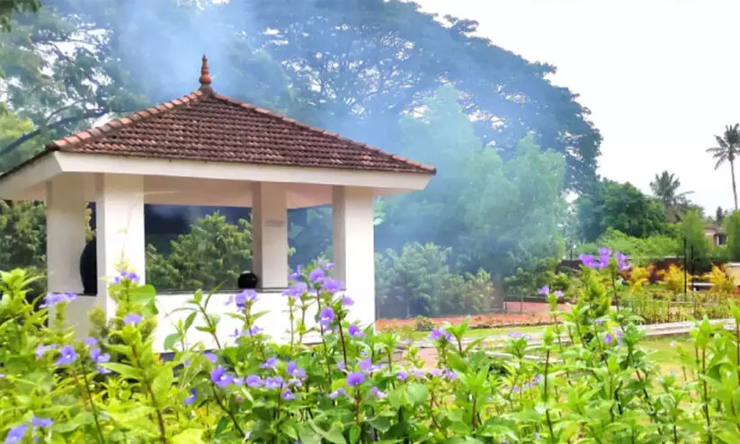 കൊല്ലപ്പെട്ട കുഞ്ഞിനെ വേണ്ടെന്ന് കുടുംബം; വലിയ ചുടുകാട്ടിൽ പഞ്ചായത്ത് അധികൃതർ സംസ്കരിച്ചു കൊല്ലപ്പെട്ട കുഞ്ഞിനെ വേണ്ടെന്ന് കുടുംബം; വലിയ ചുടുകാട്ടിൽ പഞ്ചായത്ത് അധികൃതർ സംസ്കരിച്ചു