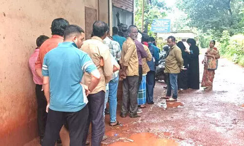 rush in Kumbalangi gas agency office