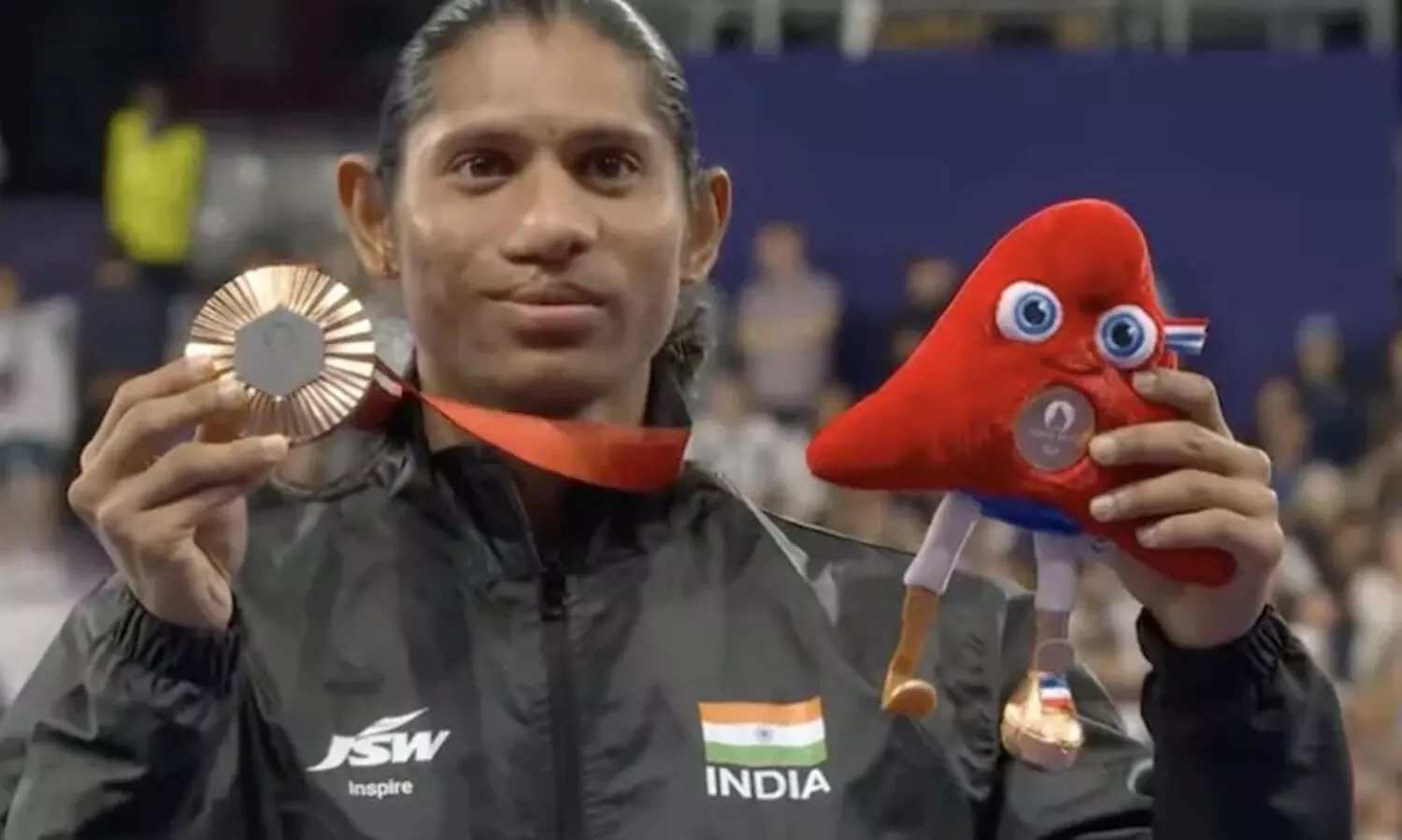 കുരങ്ങിനെ പോലുണ്ടെന്നും മന്ദബുദ്ധിയെന്നും വിളിച്ച് കളിയാക്കി; പാരാലിമ്പിക്സ് മെഡലിലൂടെ മറുപടി നൽകി ദീപ്തി