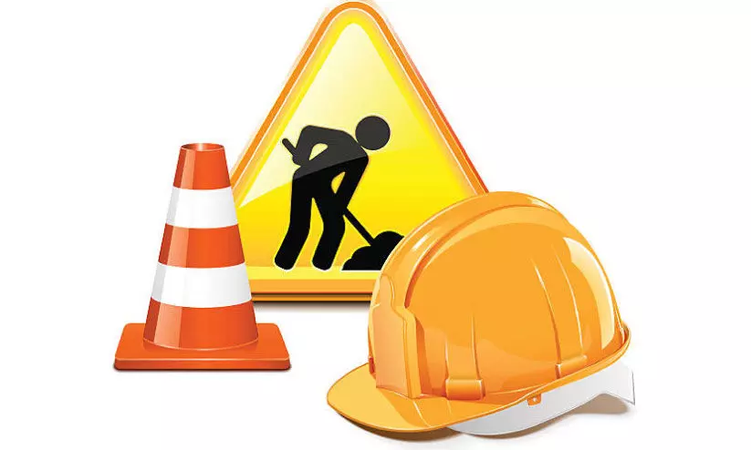 കൊച്ചി കോർപറേഷൻ; ഓണത്തിനുമുമ്പ് റോഡിലെ കുഴികള് അടക്കും കൊച്ചി കോർപറേഷൻ; ഓണത്തിനുമുമ്പ് റോഡിലെ കുഴികള് അടക്കും