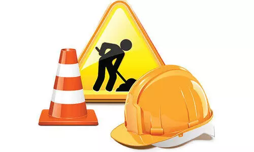 കൊച്ചി കോർപറേഷൻ; ഓണത്തിനുമുമ്പ് റോഡിലെ കുഴികള് അടക്കും കൊച്ചി കോർപറേഷൻ; ഓണത്തിനുമുമ്പ് റോഡിലെ കുഴികള് അടക്കും