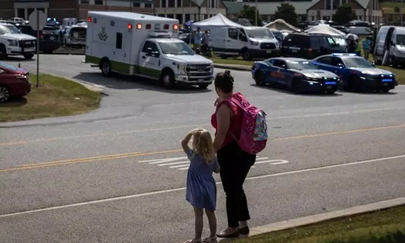 ജോർജിയയിൽ സ്കൂളിലുണ്ടായ വെടിവെപ്പിൽ നാല് പേർ കൊല്ലപ്പെട്ടു; 14കാരൻ അറസ്റ്റിൽ ജോർജിയയിൽ സ്കൂളിലുണ്ടായ വെടിവെപ്പിൽ നാല് പേർ കൊല്ലപ്പെട്ടു; 14കാരൻ അറസ്റ്റിൽ