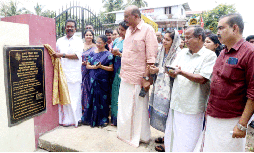 ന​വ​കേ​ര​ള ബ​സ് ക​യ​റാ​ൻ പൊ​ളി​ച്ച സ്കൂ​ൾ മ​തി​ൽ പു​ന​ർ​നി​ർ​മി​ച്ചു