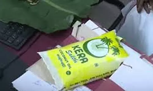 ആദിവാസി കുടുംബങ്ങള്‍ക്ക് ഗുണനിലവാരമില്ലാത്ത വെളിച്ചെണ്ണ നല്‍കിയ കമ്പനിക്ക് ഏഴ് ലക്ഷം രൂപ പിഴയിട്ട് കലക്ടർ