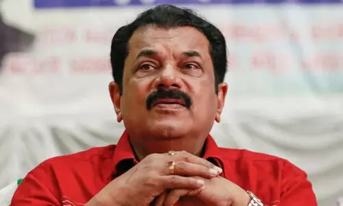 മുകേഷ് ഉൾപ്പെടെ നടന്മാർക്കെതിരെ പരാതിയിൽ നിന്ന് പിന്മാറുകയാണെന്ന് നടി